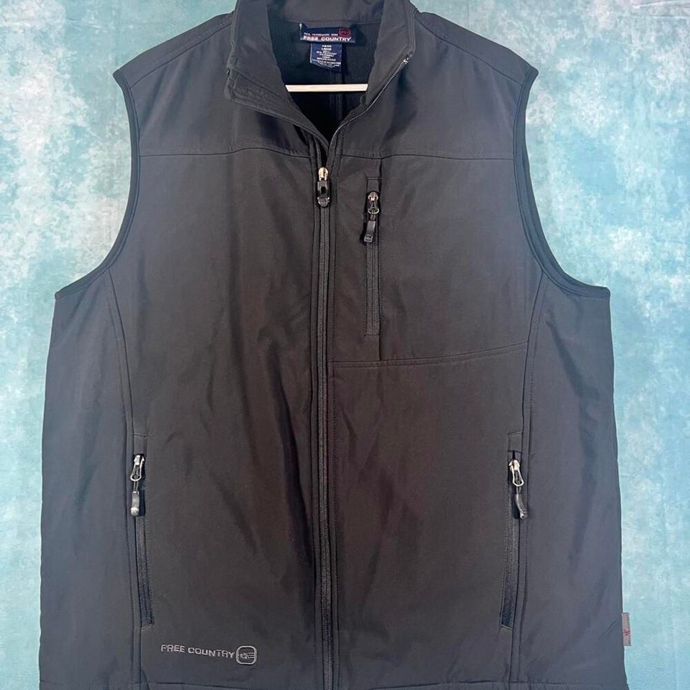 Free-country Men's Black and Green Gilet